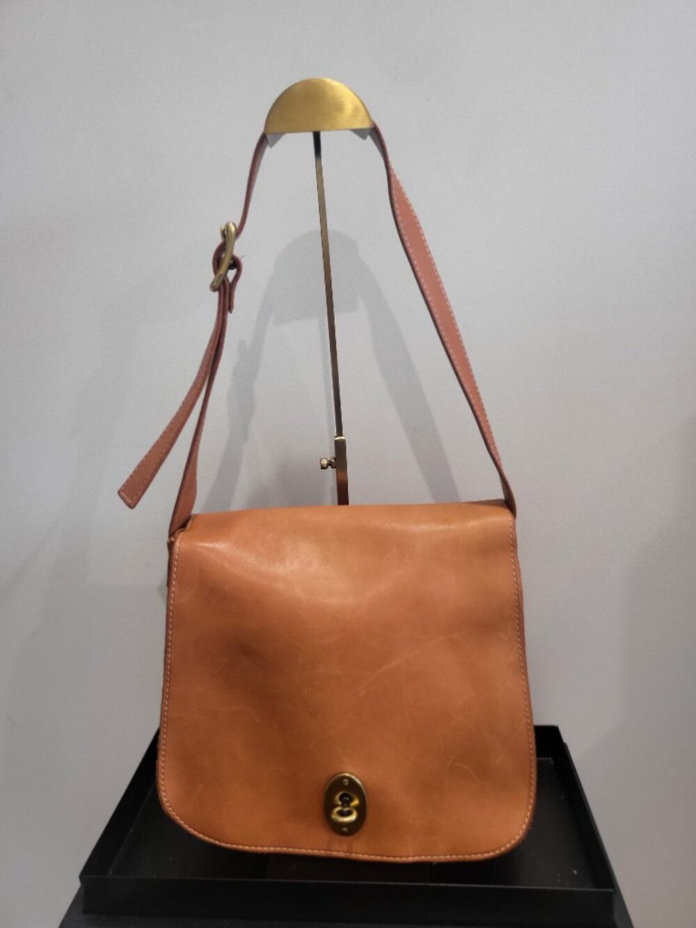 Vintage Fossil tan leather crossbody saddle bag